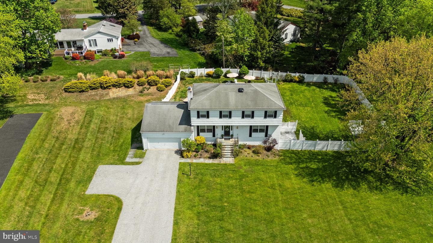 5008 Lake Circle W photo 2
