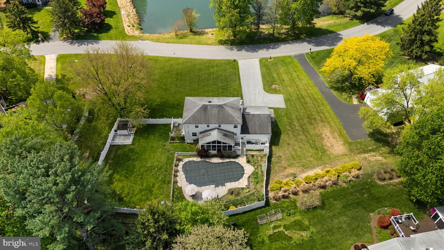 5008 Lake Circle W photo 3