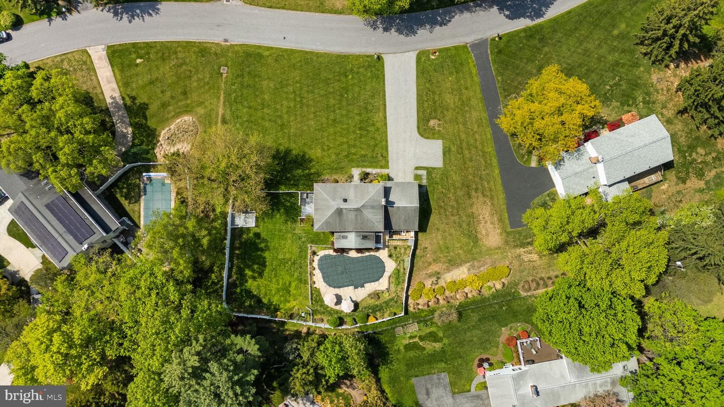 5008 Lake Circle W photo 53