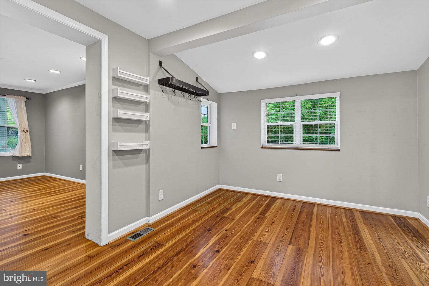 8669 Frederick Road photo 17