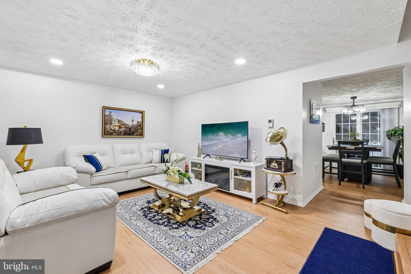 7856 Marioak Drive photo 2