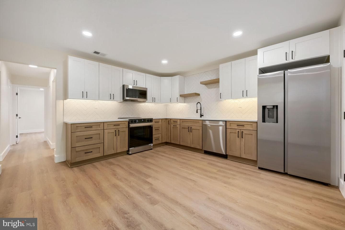 5501 Woodenhawk Circle photo 7