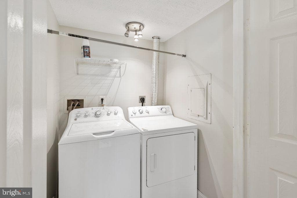 6205 Sandpiper Court #202 photo 36