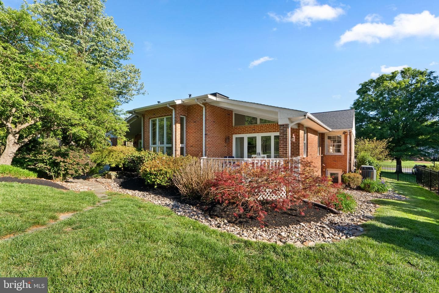 9006 Crestleigh Road photo 28
