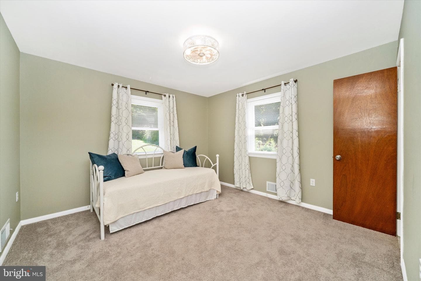 8409 Woodward Street photo 26