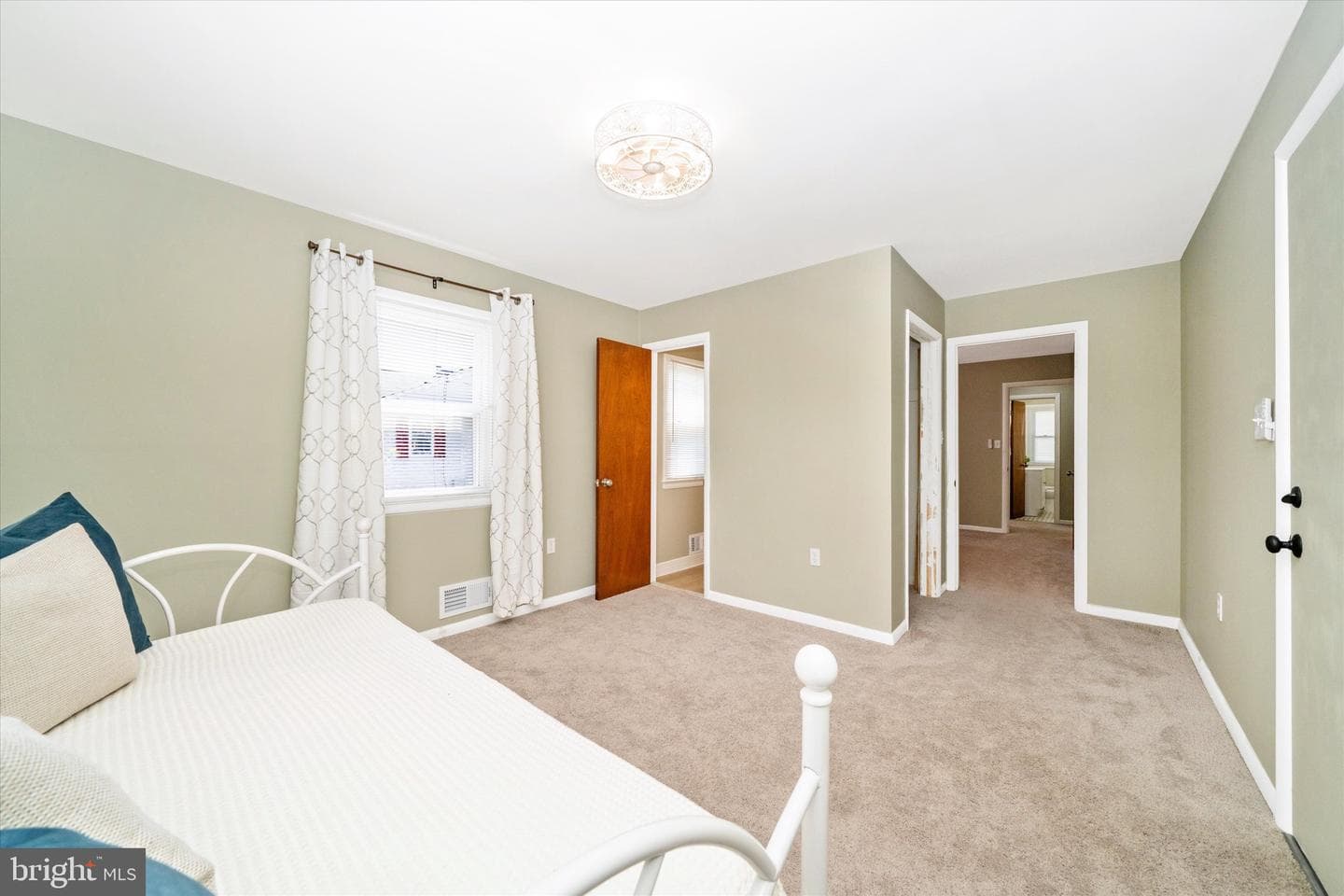 8409 Woodward Street photo 28