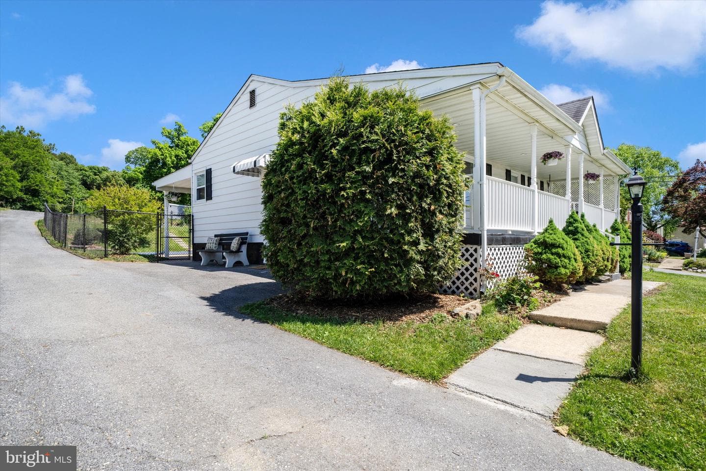 8409 Woodward Street photo 40