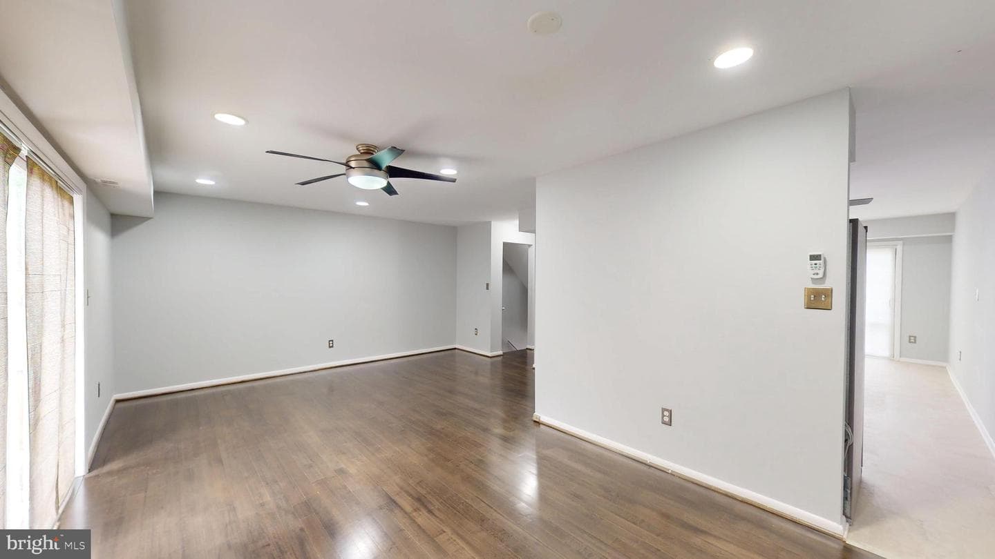 10298 Greek Boy Place photo 17