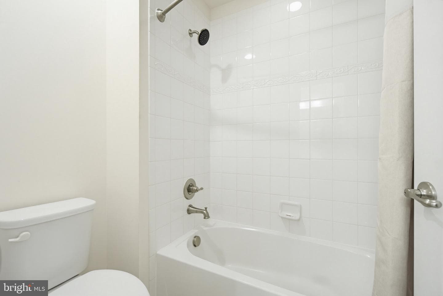 6446 Park Forest Circle photo 31