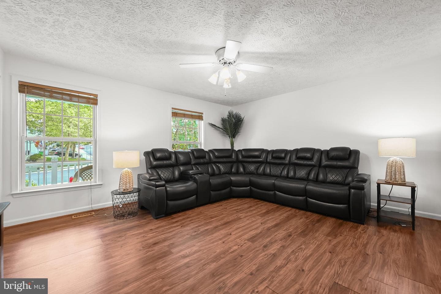 6584 Huntshire Drive photo 4