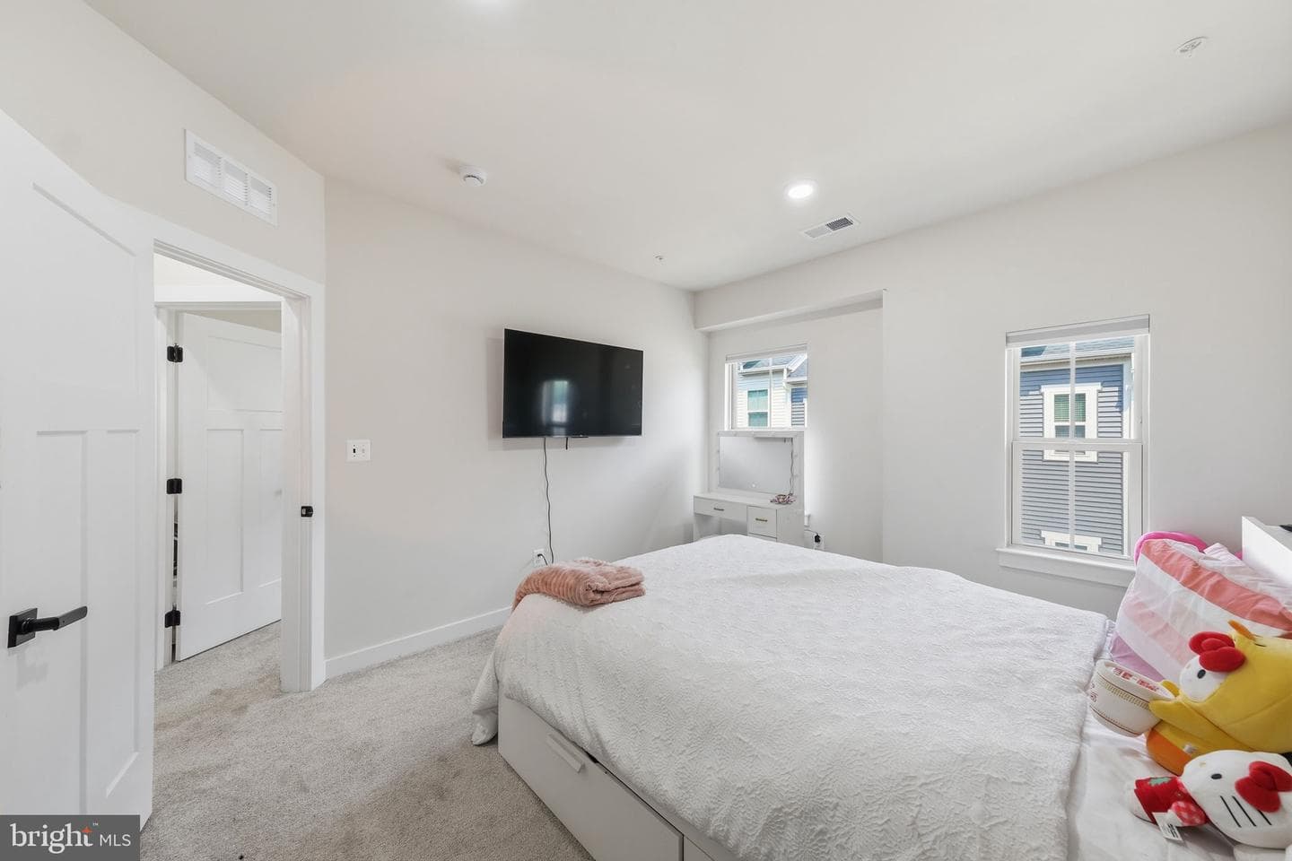 2542 Verona Pl # B photo 21