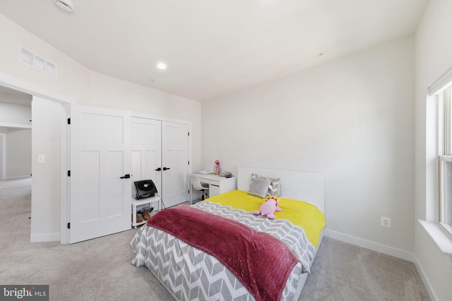 2542 Verona Pl # B photo 23