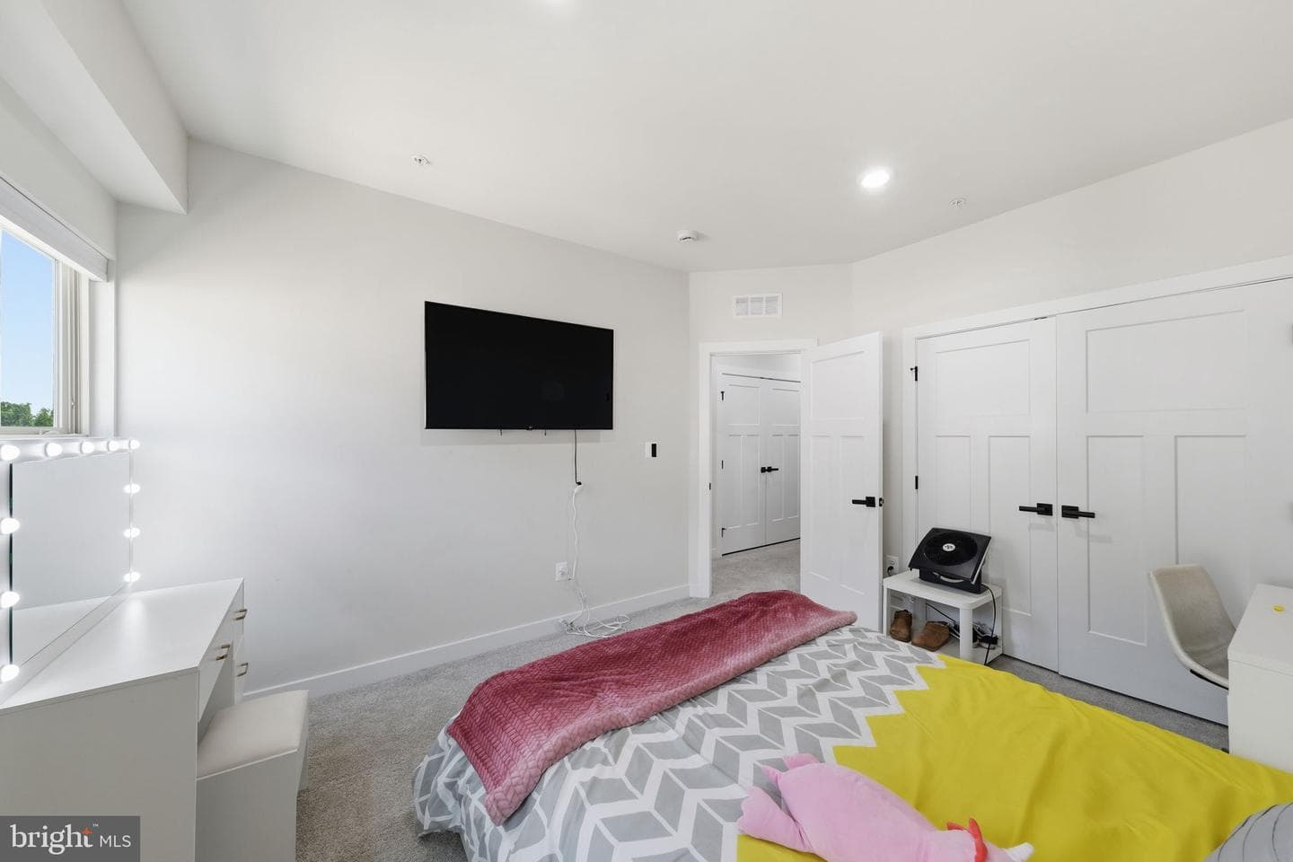 2542 Verona Pl # B photo 24