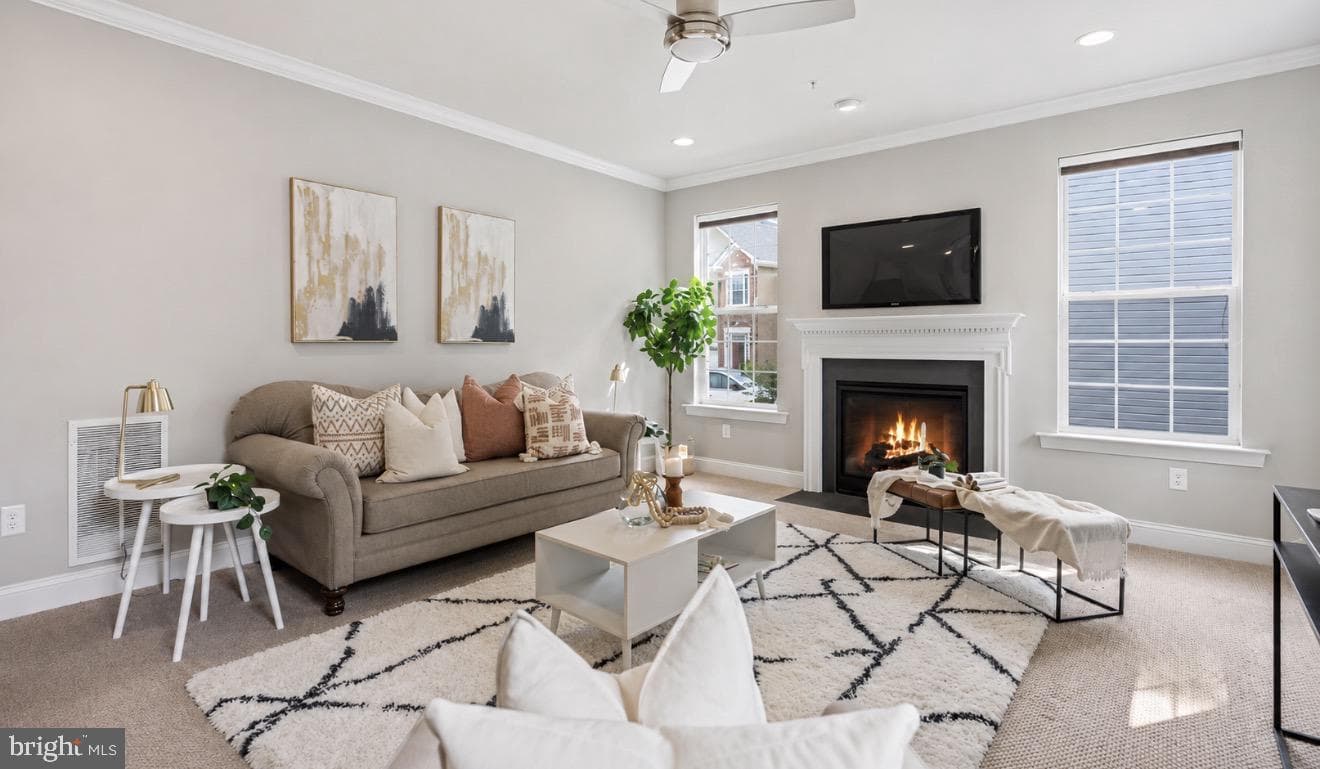 9252 Homestretch Court, Laurel