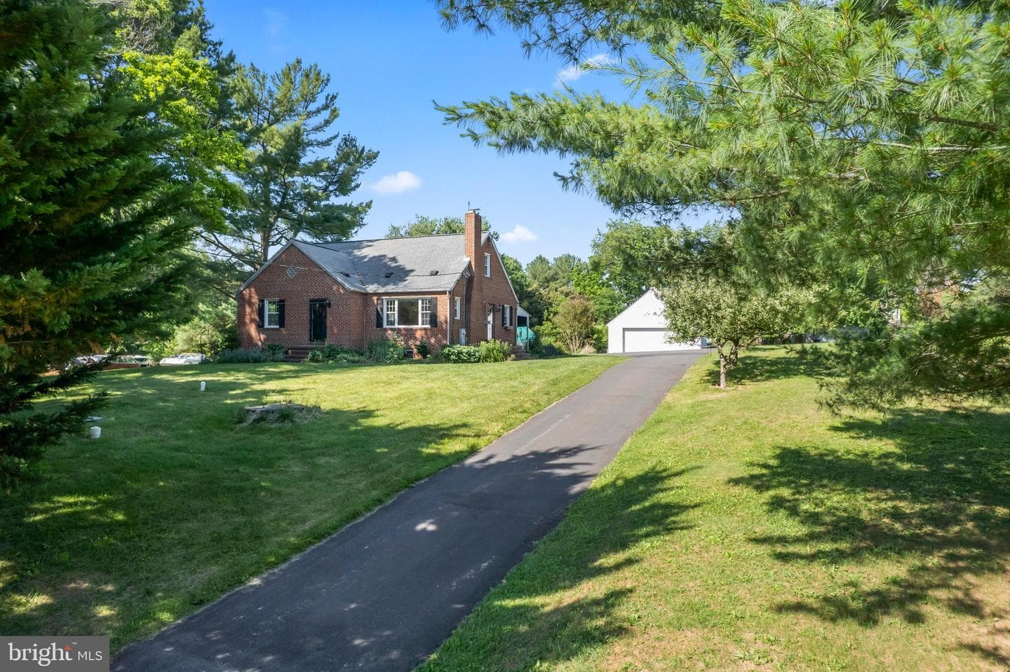 2311 Daniels Road photo 3