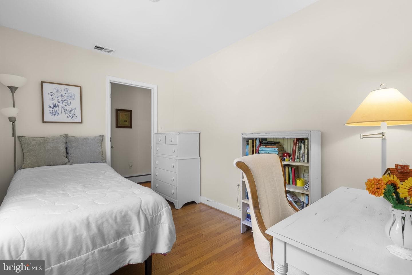 14697 Roxbury Road photo 15
