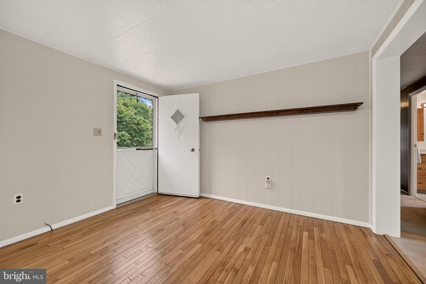 13835 Howard Road photo 10