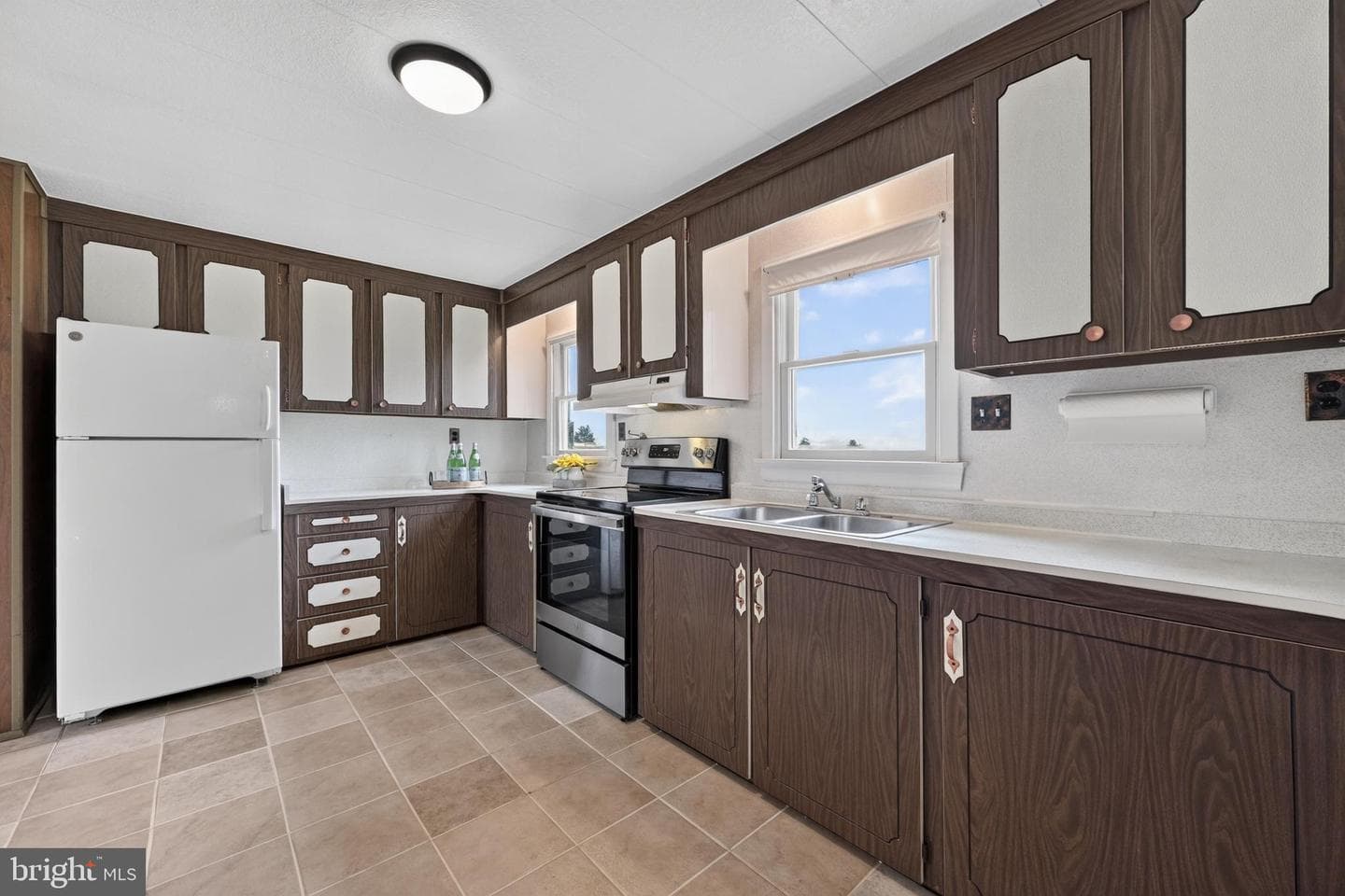 13835 Howard Road photo 16