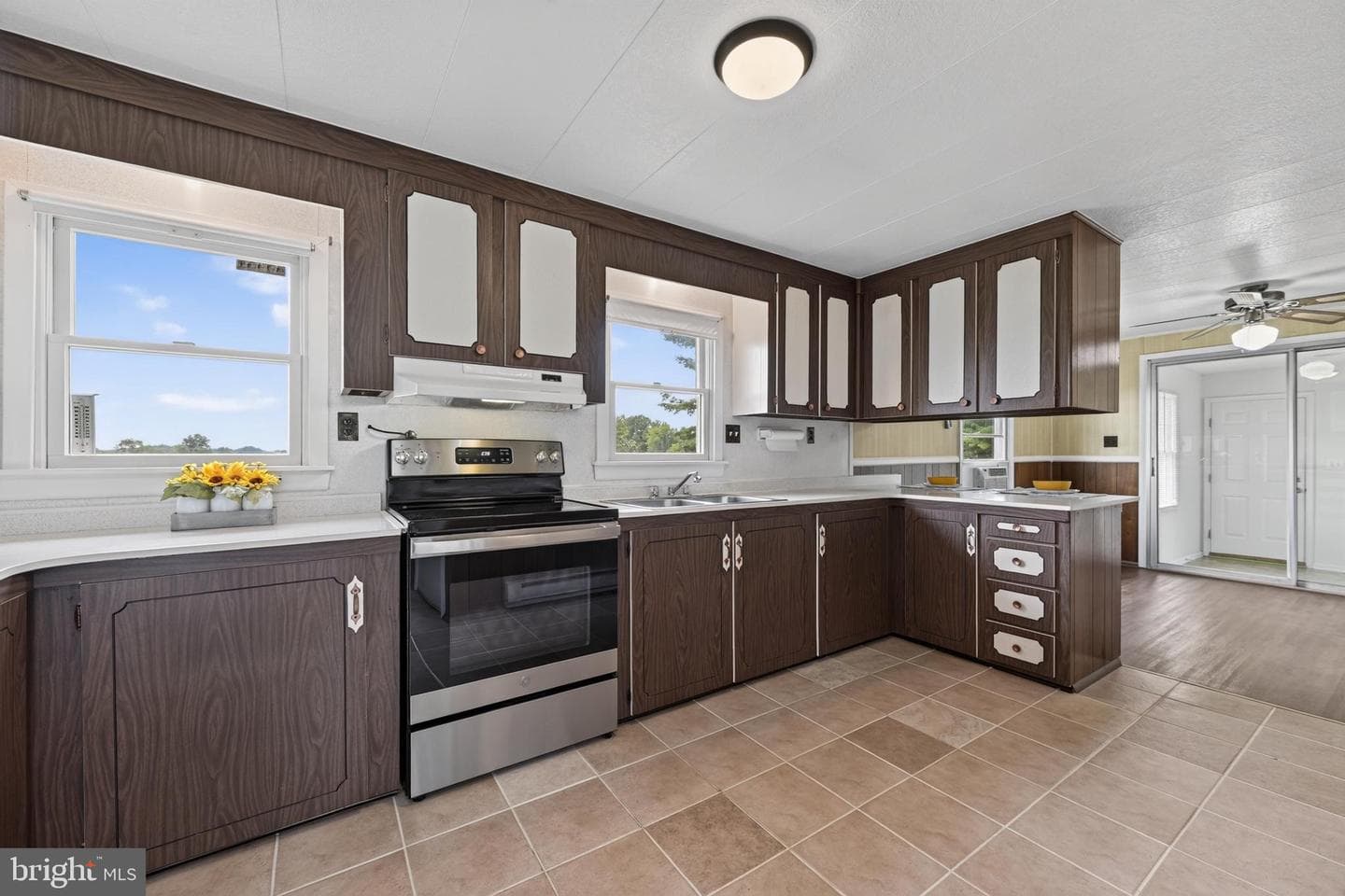 13835 Howard Road photo 20