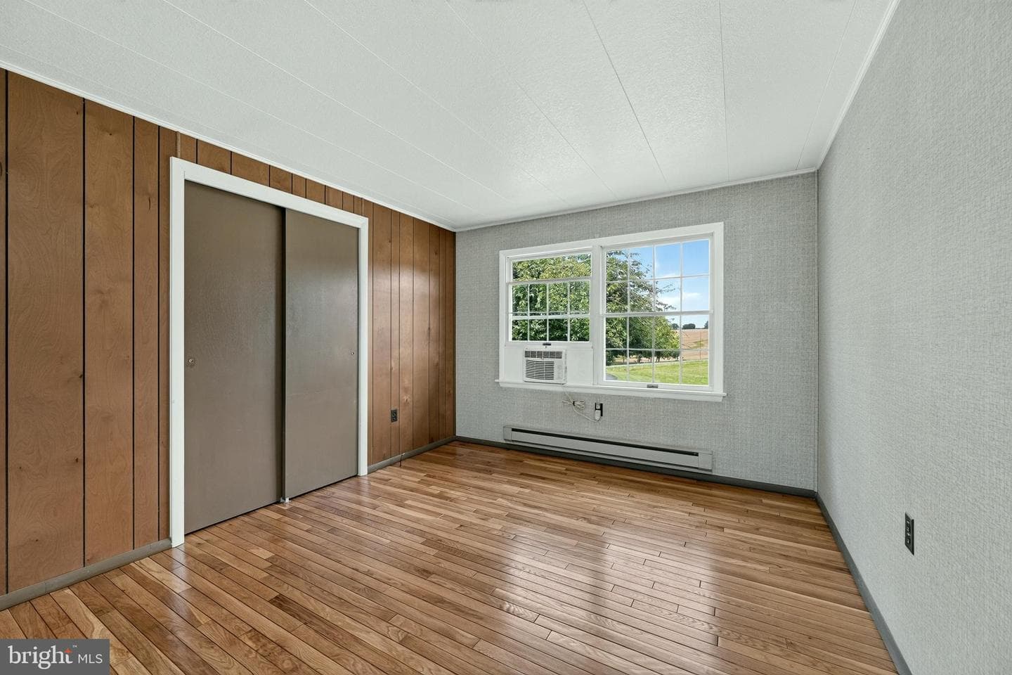 13835 Howard Road photo 28
