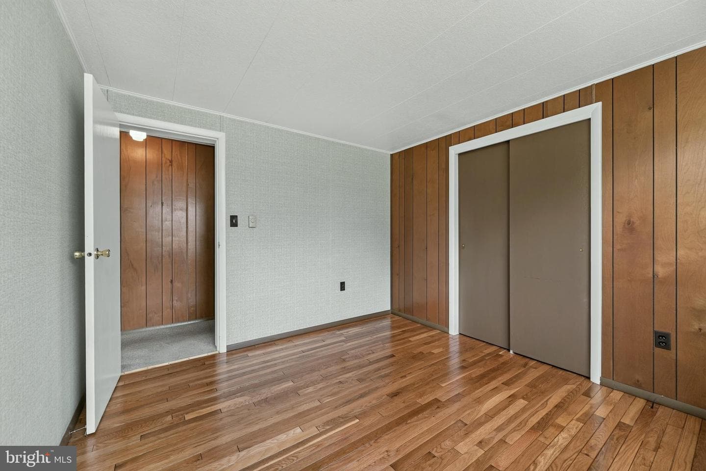 13835 Howard Road photo 29