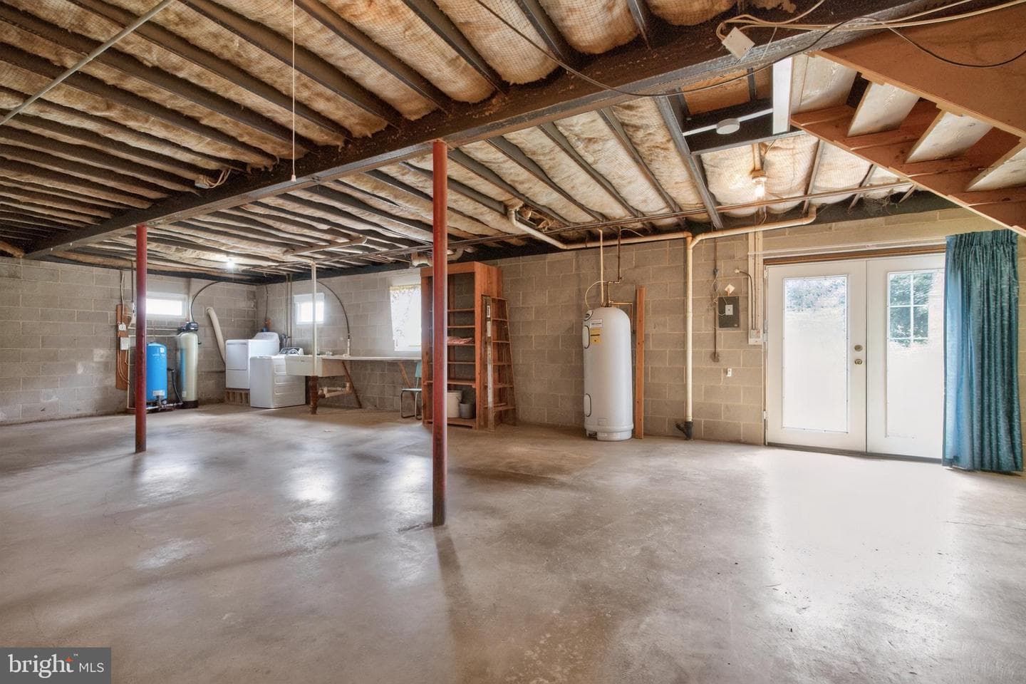 13835 Howard Road photo 32