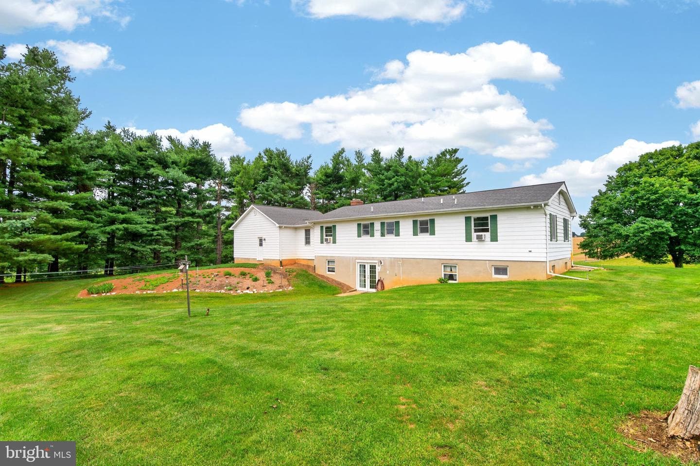 13835 Howard Road photo 38