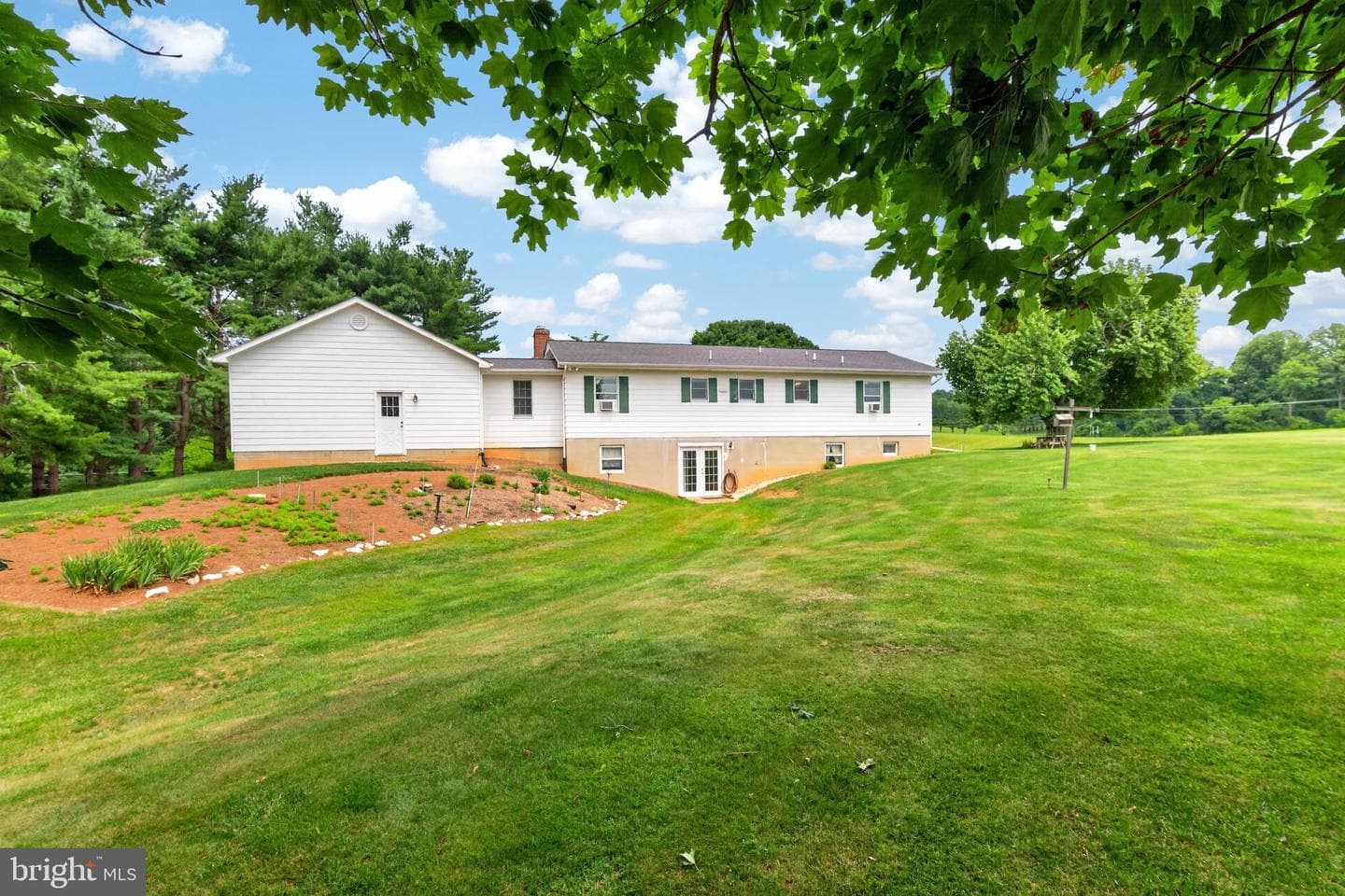 13835 Howard Road photo 39