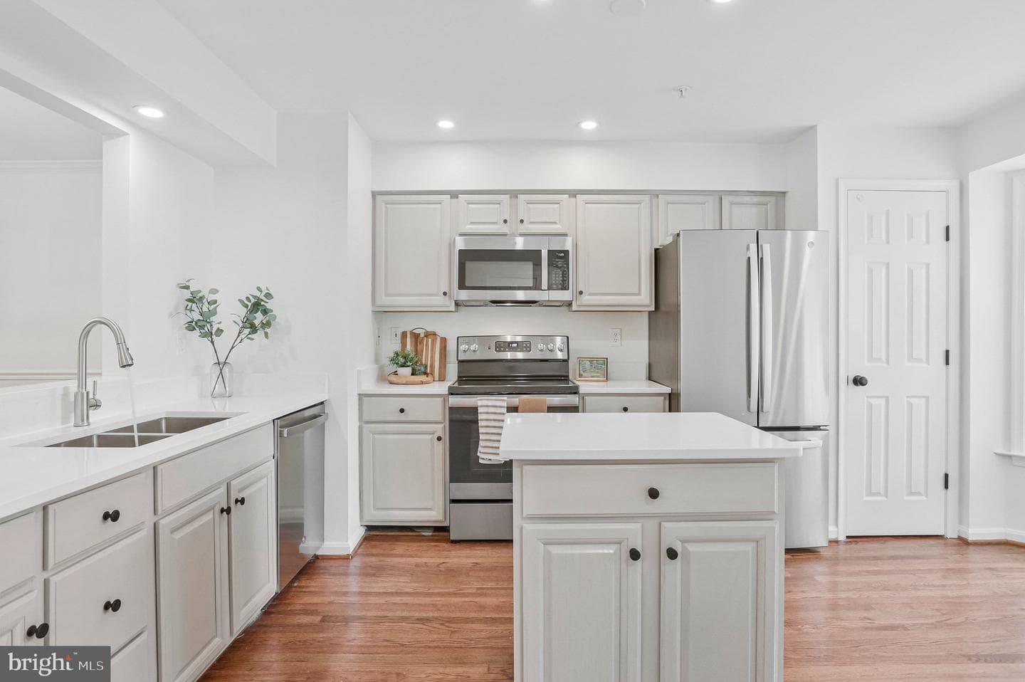 6325 Hampton Place photo 10
