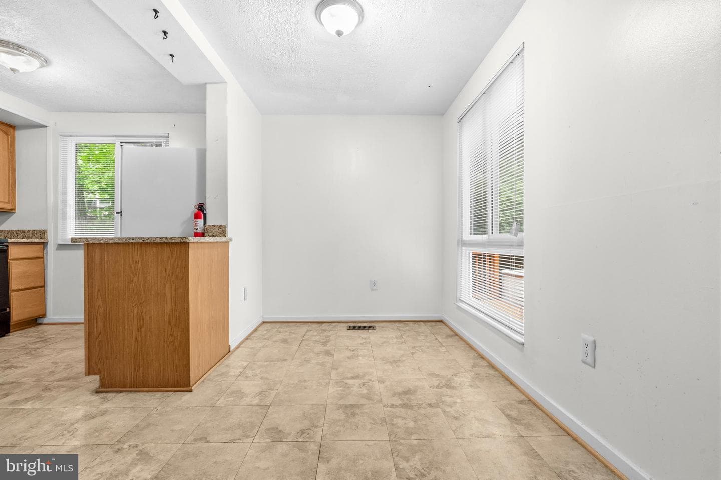 9076 Goldamber Garth photo 10