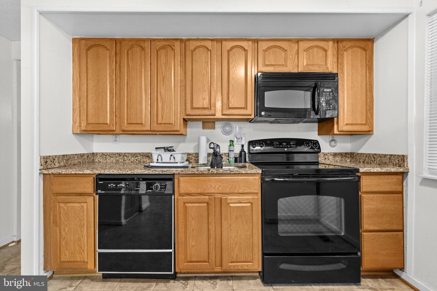 9076 Goldamber Garth photo 12