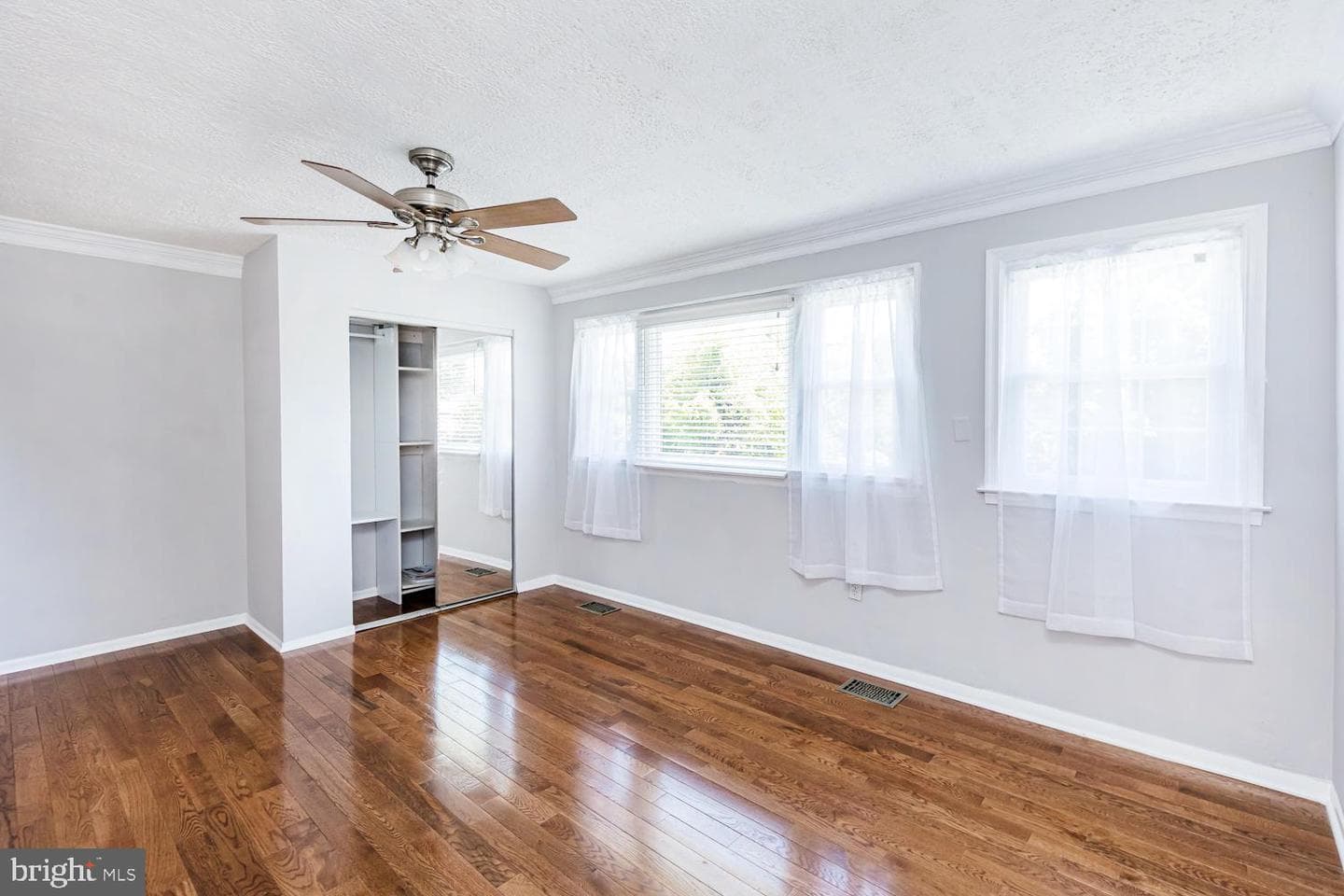 9227 Gross Avenue photo 14