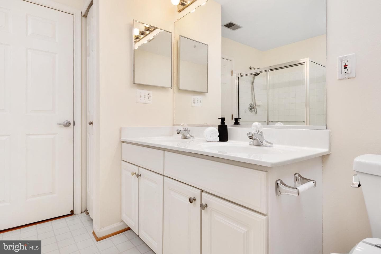 5824 Wyndham Circle #102 photo 15