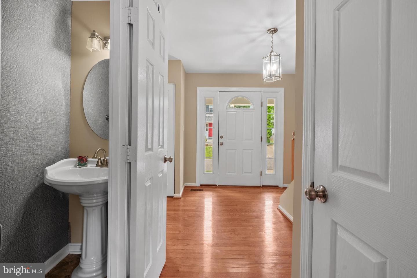 6584 Meadowfield Court photo 13
