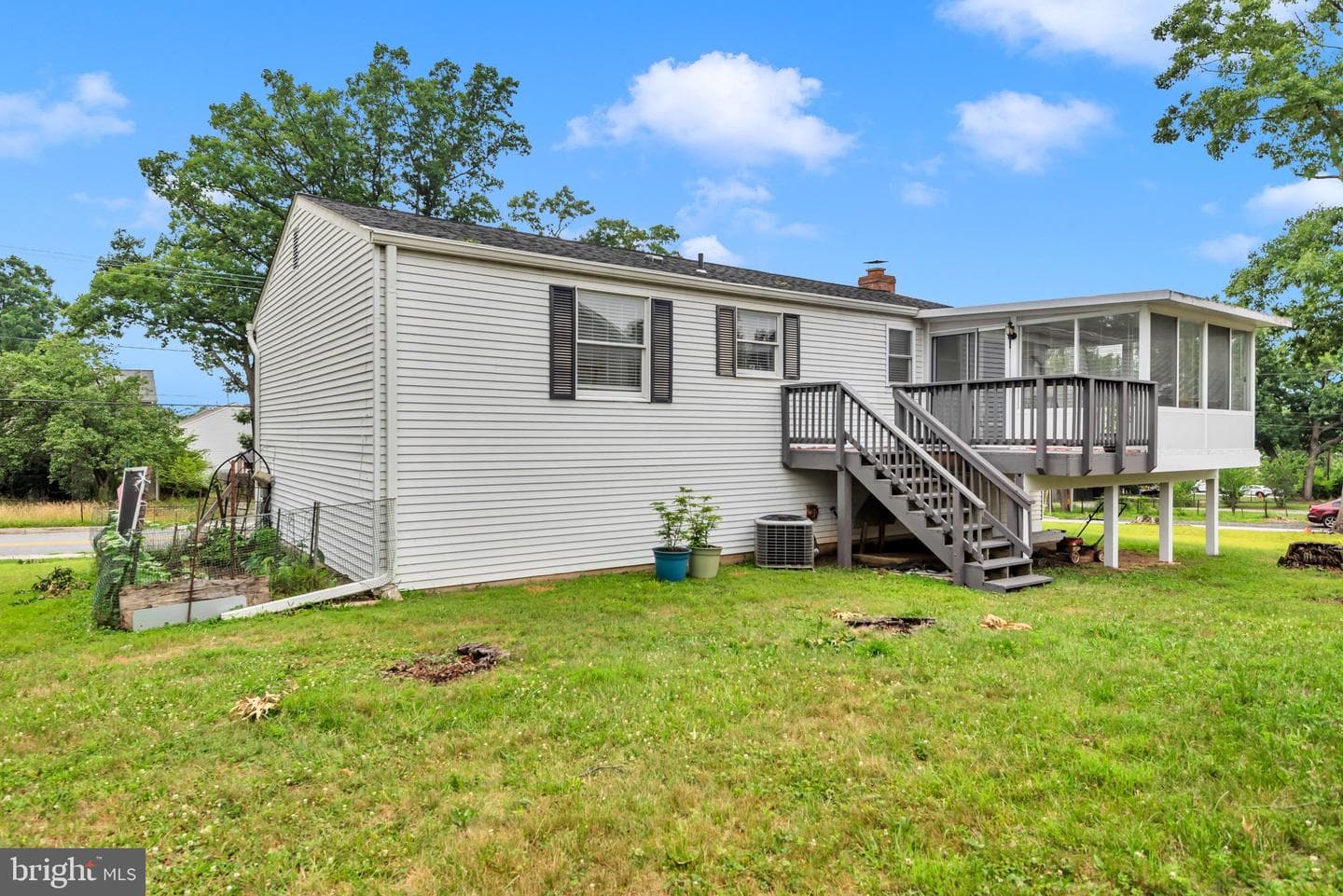 9301 N Laurel Road photo 37