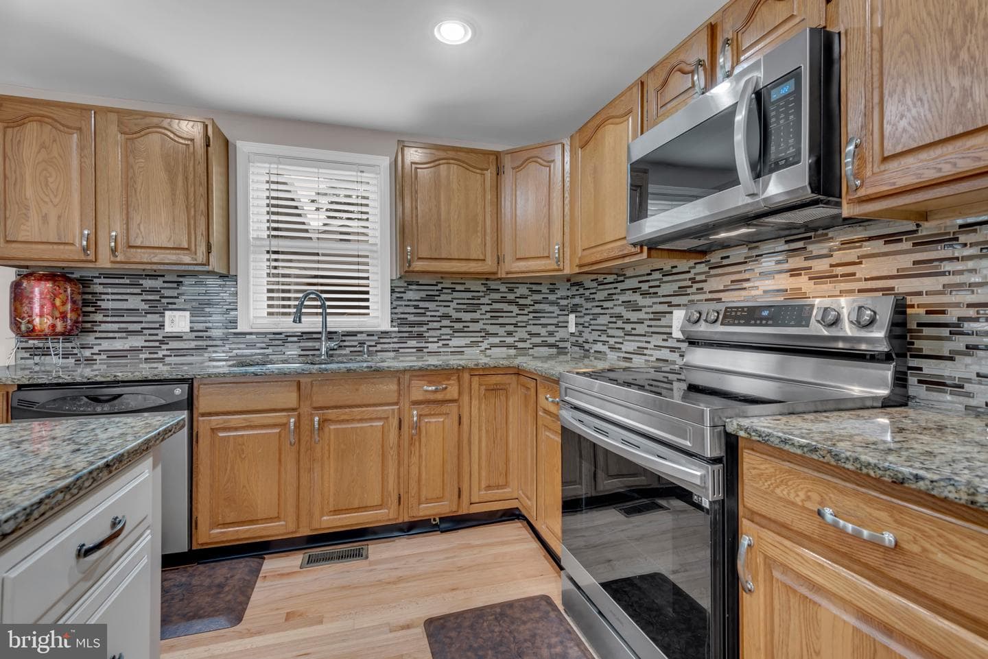 9301 N Laurel Road photo 9