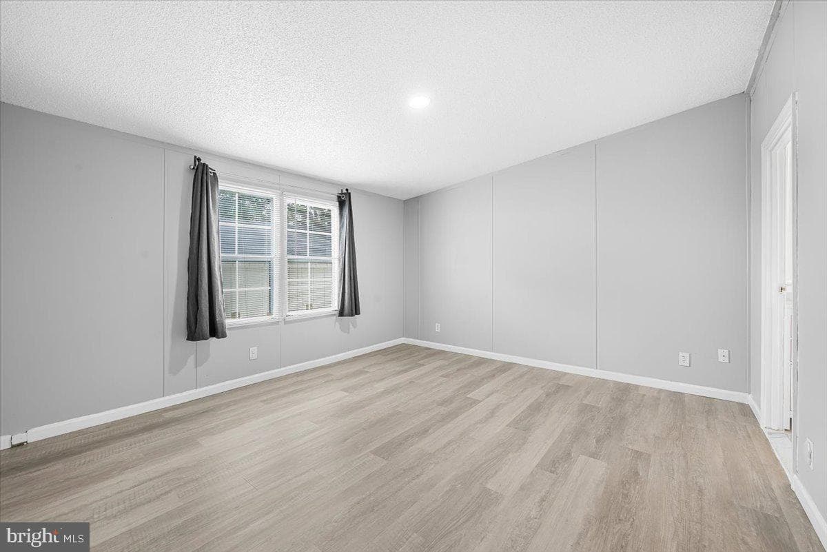13 Midway Avenue photo 18
