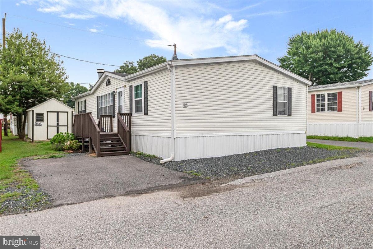 13 Midway Avenue photo 3