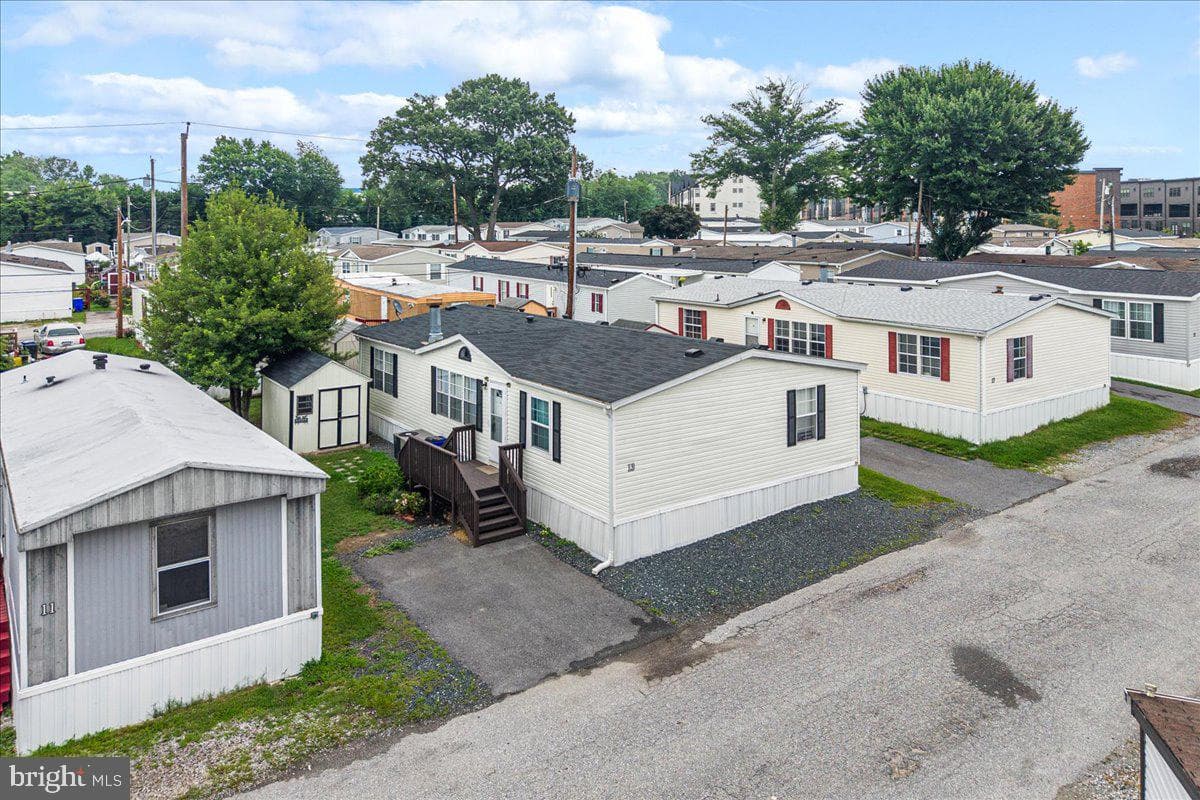 13 Midway Avenue photo 4