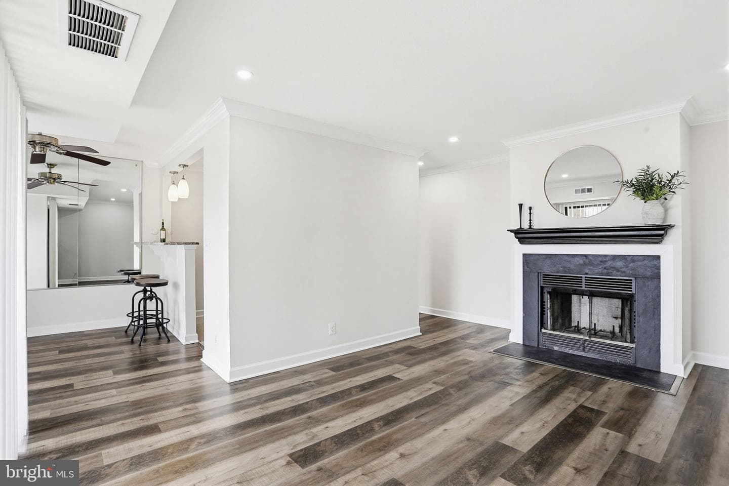 6081 Majors Lane #12 photo 4