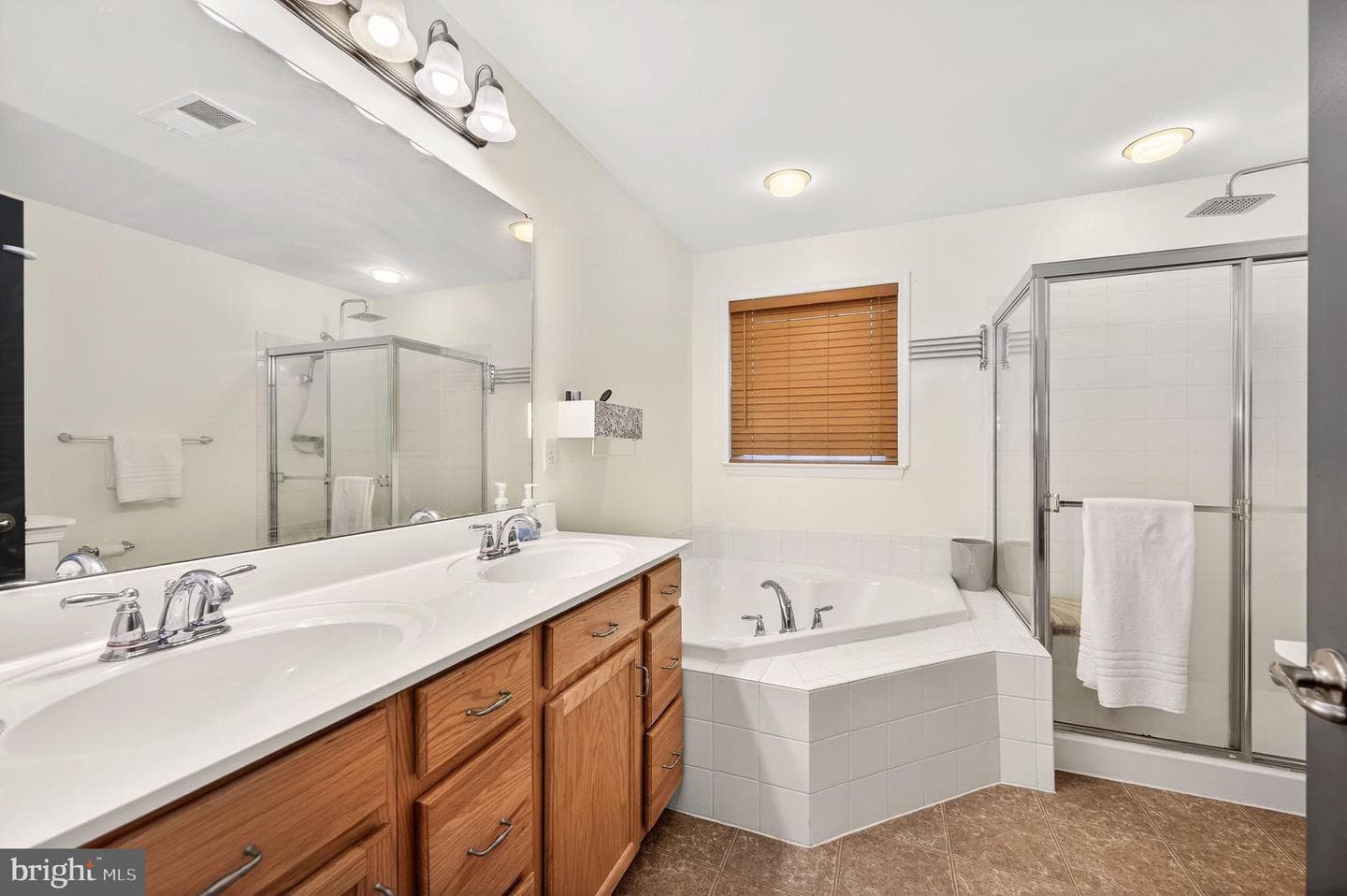 218 Camelot Drive photo 28