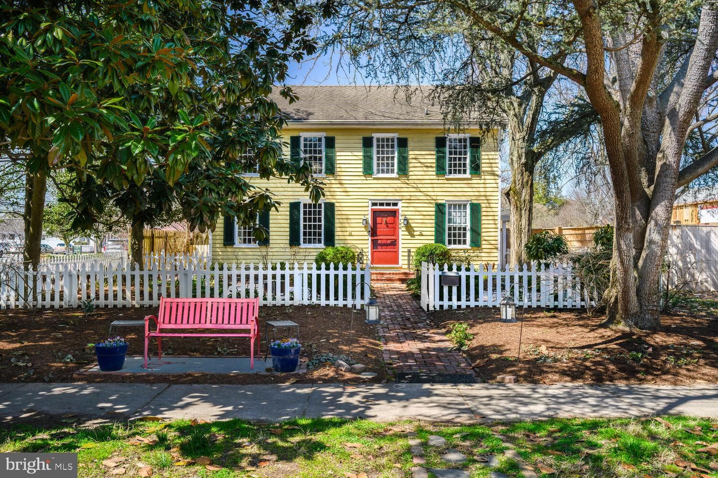 106 N Queen St photo 23