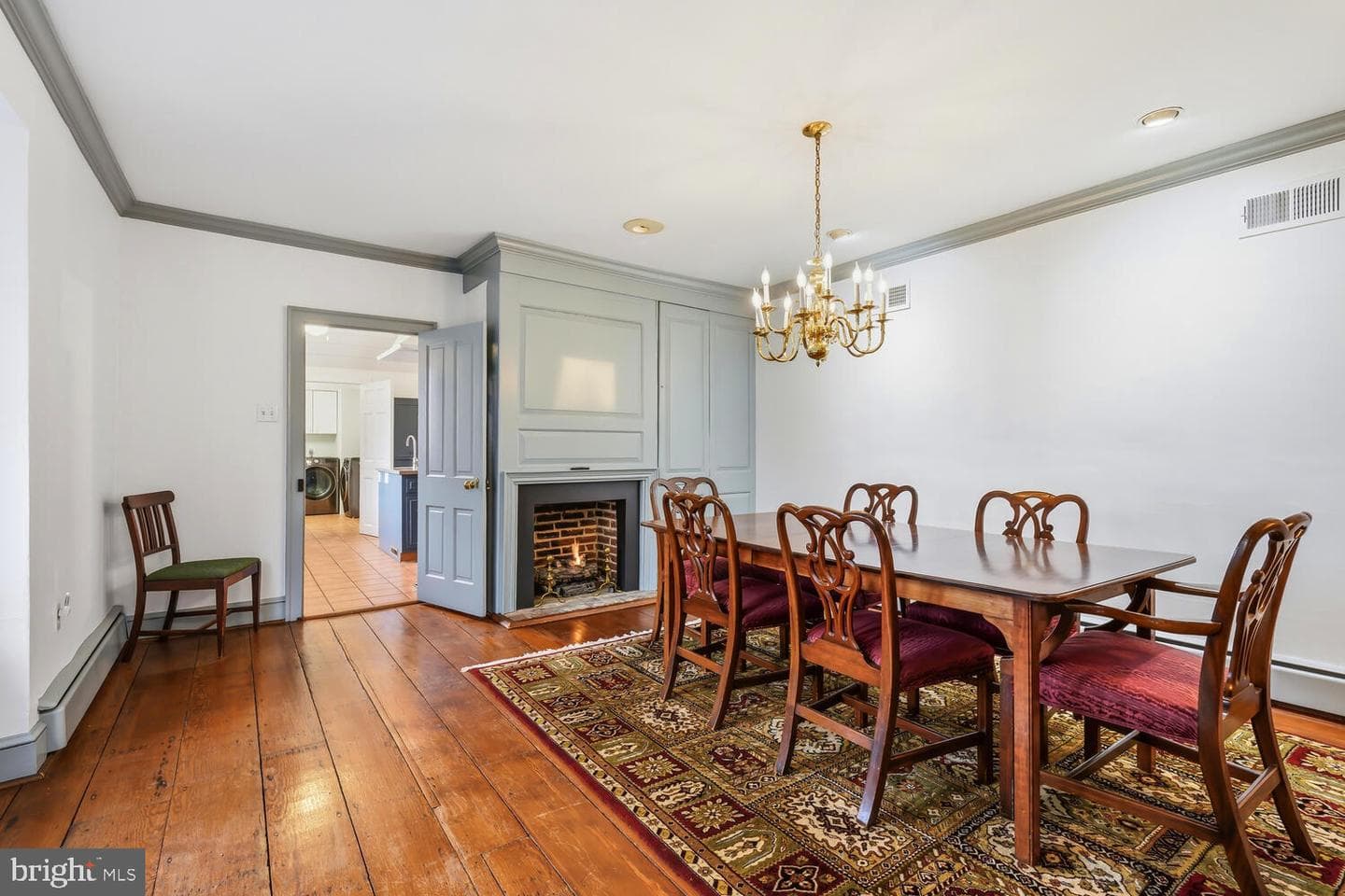 106 N Queen St photo 36