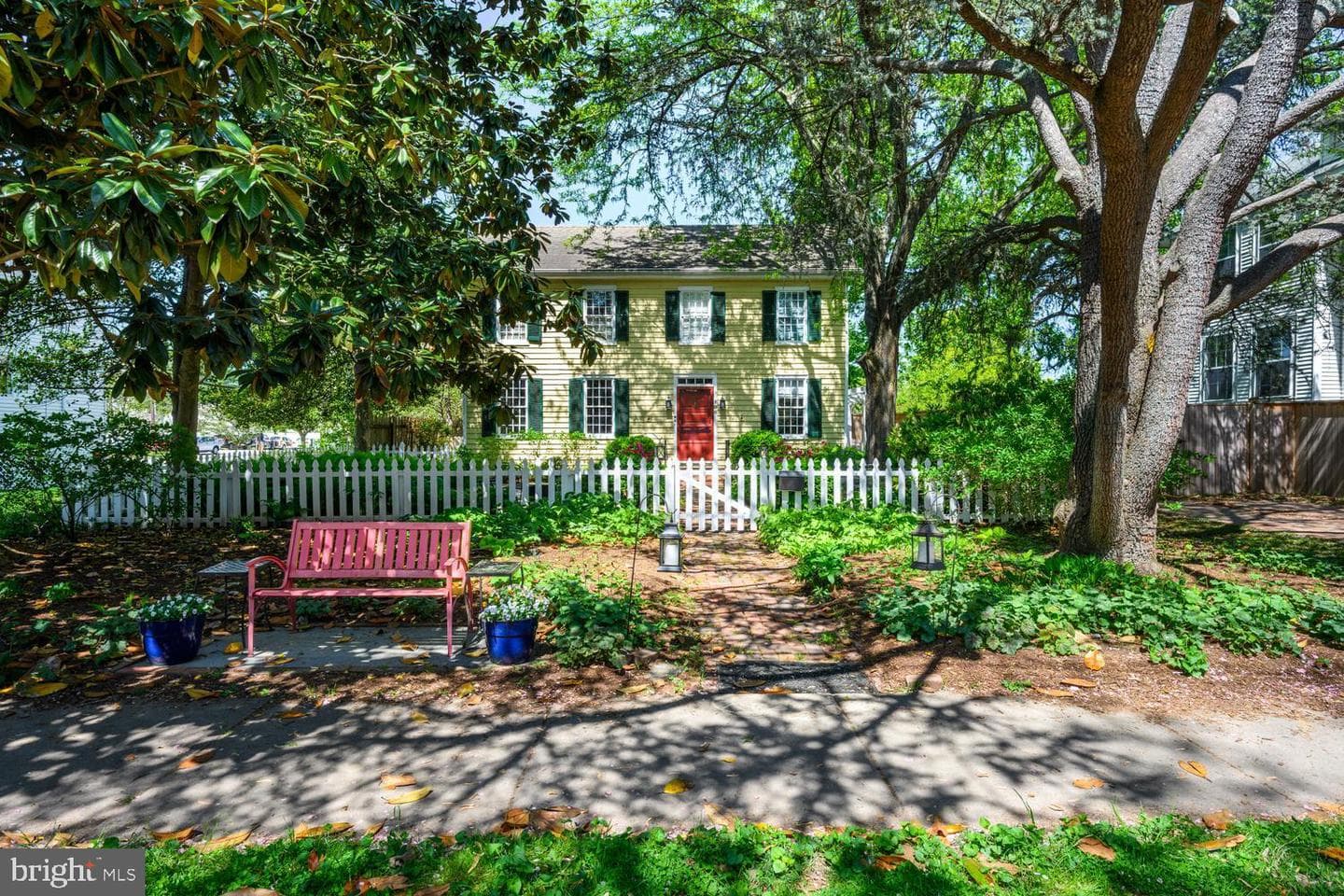 106 N Queen St photo 6