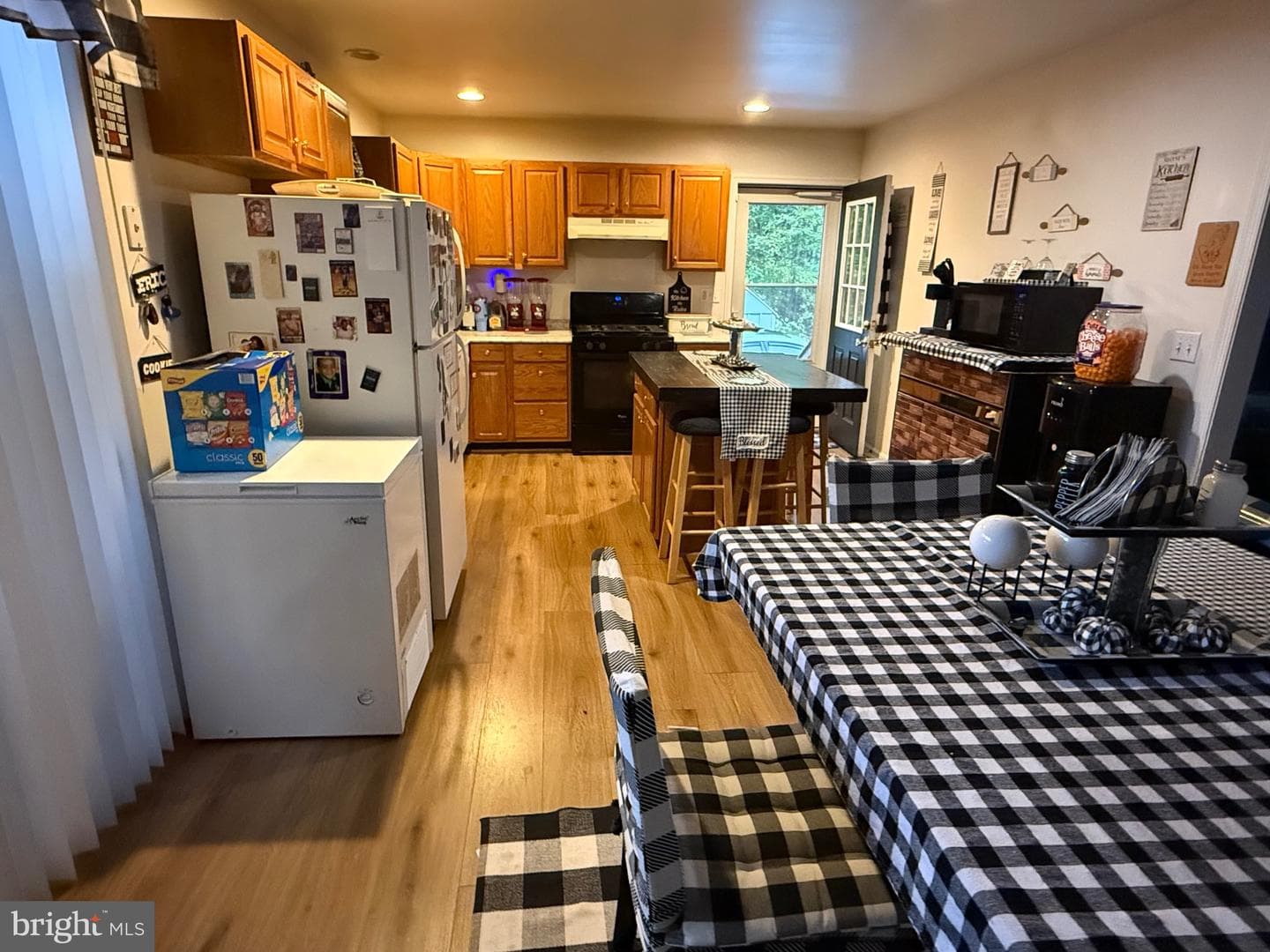 8706 Elm Road photo 3
