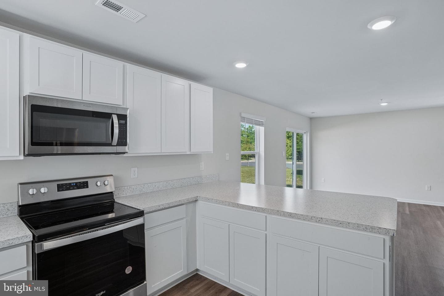 102 Flying Cloud Drive photo 27