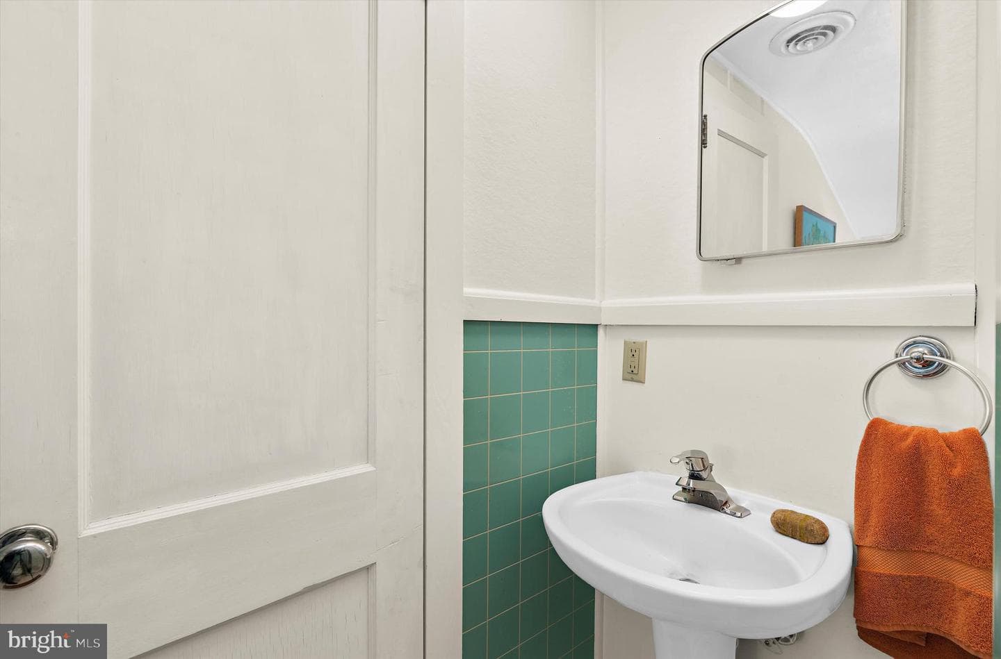 210 N Queen Street photo 22