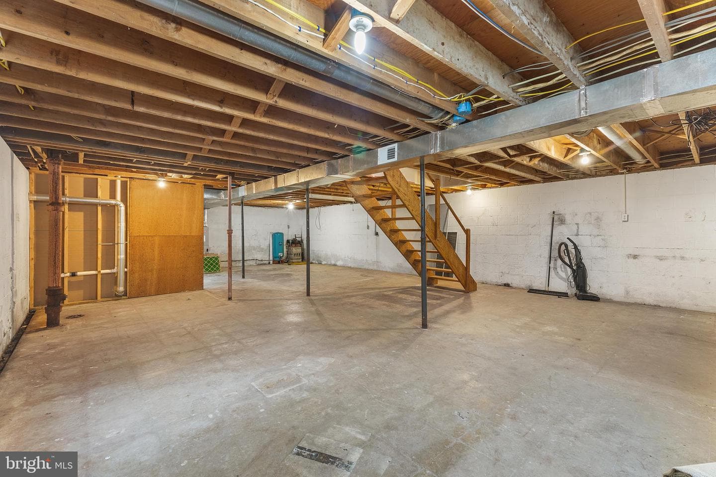 896 Washington Ave photo 31