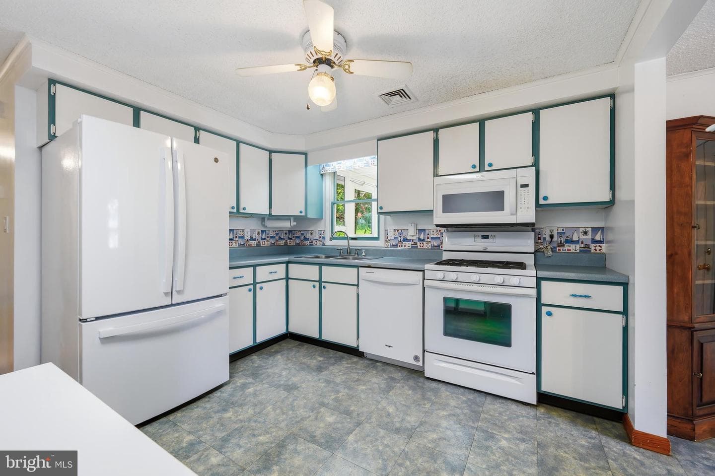 200 Manor Avenue photo 19