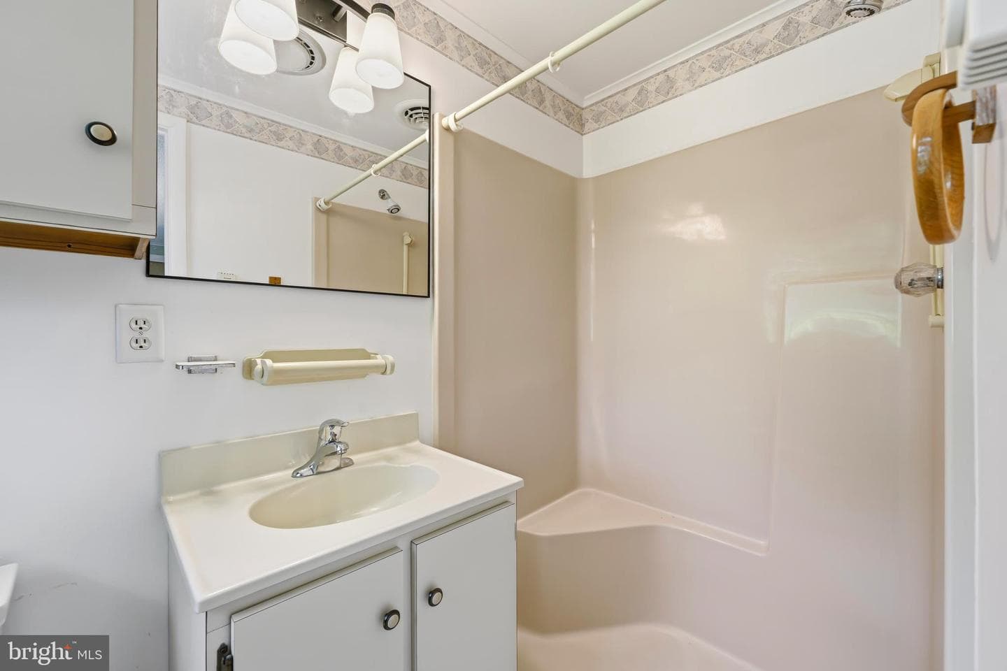 200 Manor Avenue photo 23